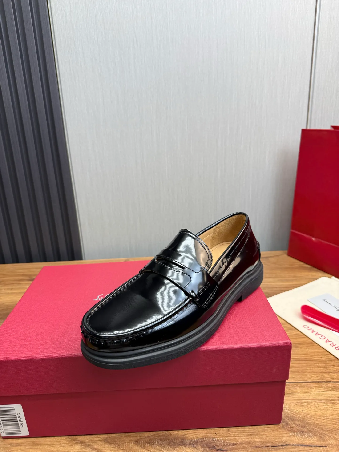 Men's shoes 💰800💰 Ferragamo. [Ferragamo] Men's Loaf leather shoes, the latest hot style, 1:1 original purchase quality, top quality, imported open-edge beaded cowhide leather on the upper, hand-made three-dimensional stitching highlights the round toe design, the inner feet are made of imported cowhide, with original wear-resistant rubber outsole, matching code 39-44, (38, 45 custom-made, non-refundable)